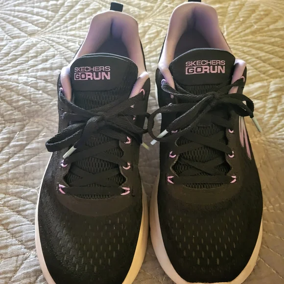 Skechers Black Sneakers for Everyday Comfort - Picture 2 of 3